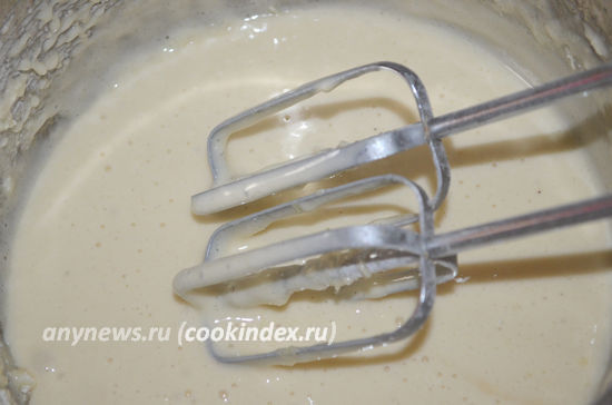 Бисквитная шарлотка с яблоками - приготовить тесто