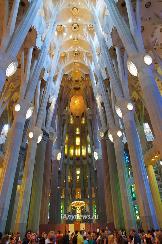 La Sagrada Familia интерьер