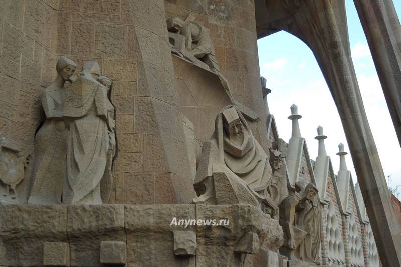 Скульптуры на фасаде Храма Саграда Фамилия