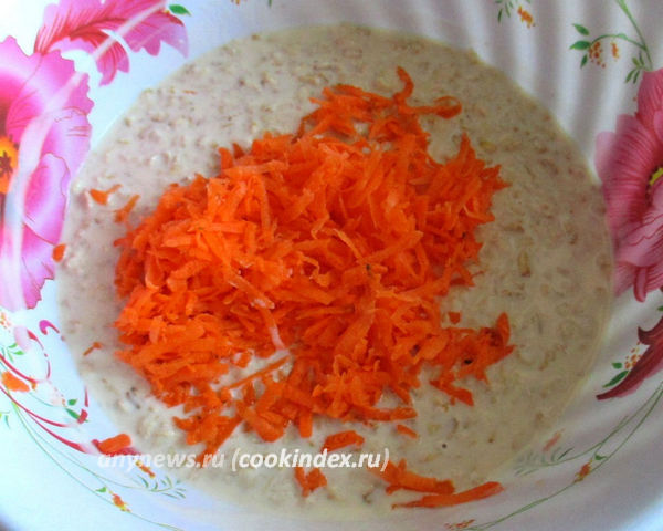 Овсяные блины на кефире - добавляем морковь