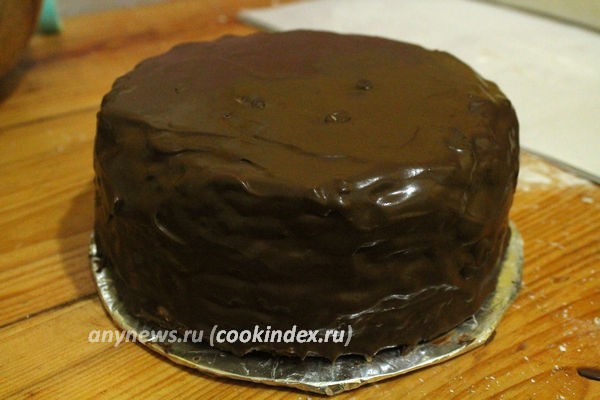 Трюфельный торт с кокосовым кремом покрыть шоколадом