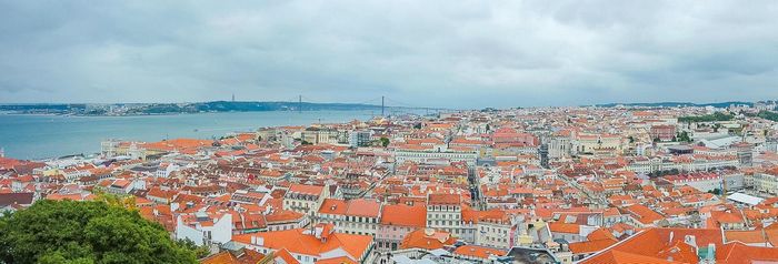 Панорама Лиссабона со стен замка Св. Георгия