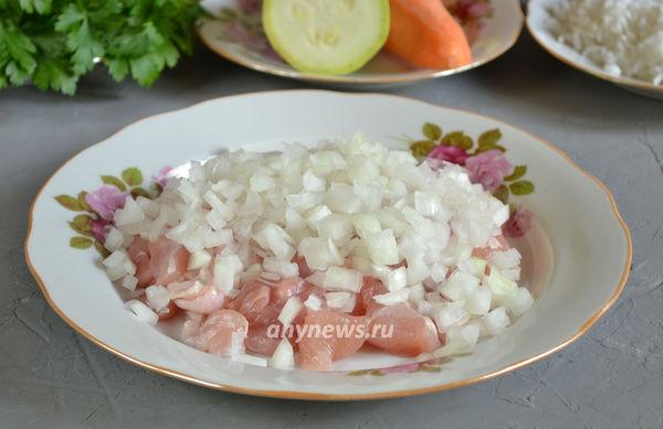 Рис с курицей и овощами в горшочке | Повар