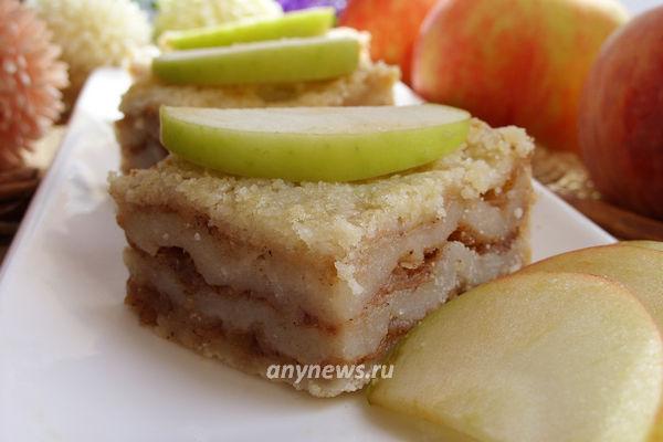 сухой пирог с яблоками и манкой в духовке