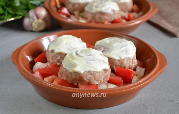 Тефтели из свинины с помидорами в духовке - пошаговый рецепт