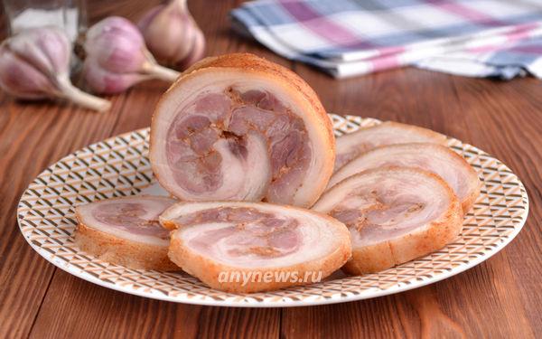 Свиная рулька, запеченная в духовке по-баварски