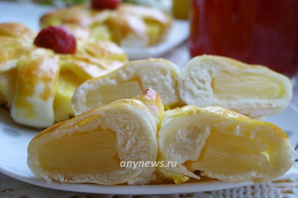 Слойки с ананасом из слоеного дрожжевого теста - срез