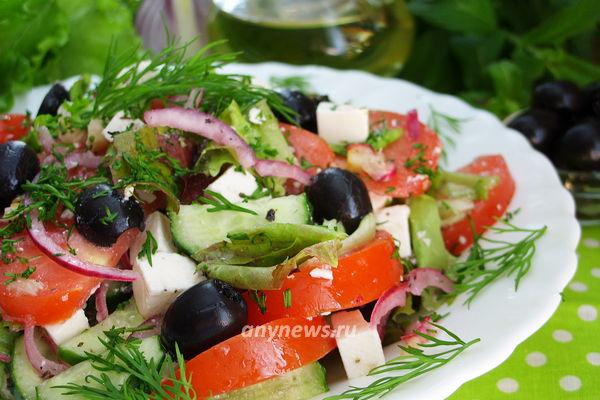 Салат с брынзой помидорами и огурцами - пошаговый рецепт