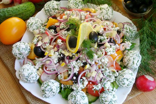 Салат с творогом, огурцом и помидорами - пошаговый рецепт
