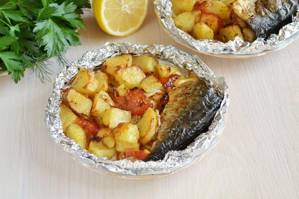 Скумбрия с картошкой в фольге в духовке - пошаговый рецепт