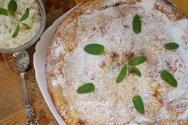 Пирог с творогом и изюмом в духовке на скорую руку