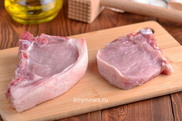 Свинина на кости в фольге в духовке - 9 пошаговых фото в рецепте