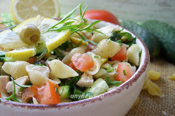 Салат с макаронами, овощами и курицей - пошаговый рецепт