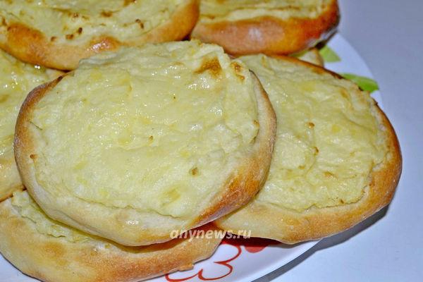 Шаньги с картошкой из дрожжевого теста в духовке - пошаговый рецепт