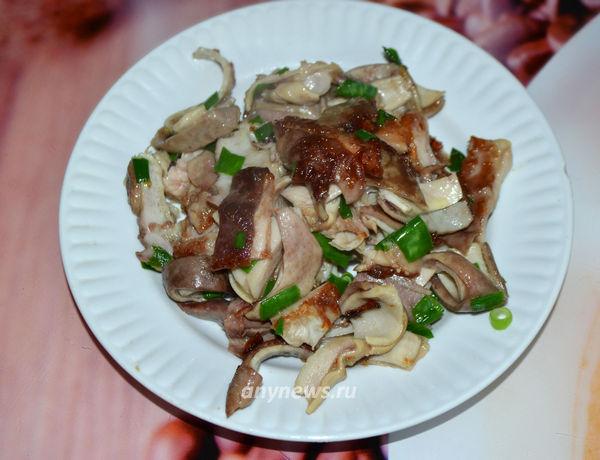 Жареный свиной желудок с луком - рецепт на сковороде