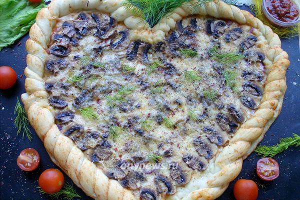 Пицца в форме сердца к 14 февраля с сыром и грибами - пошаговый рецепт