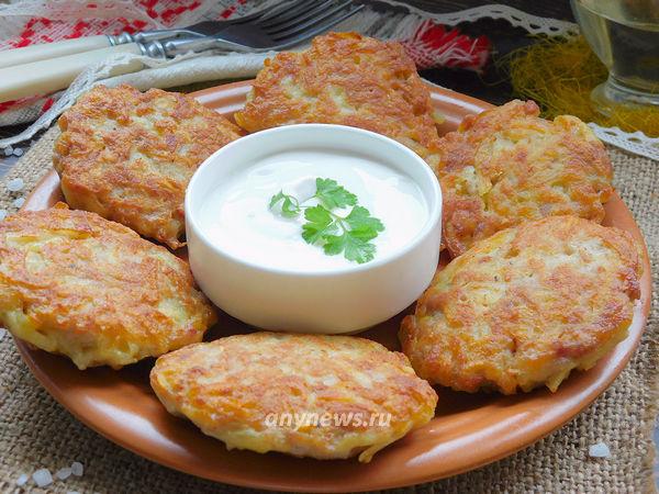 драники из картофеля с мясным фаршем на сковороде