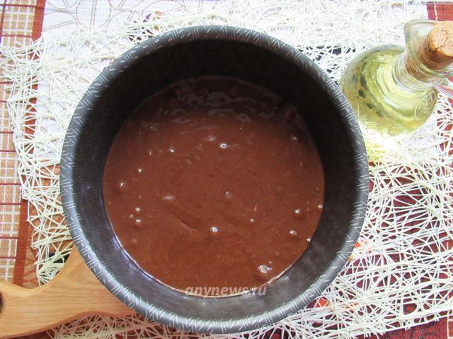 Шоколадный кекс на кефире - замешиваем тесто