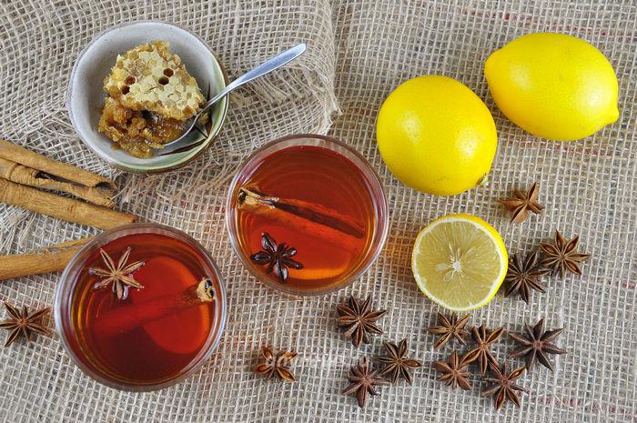 Чай с бадьяном, корицей, медом и лимоном