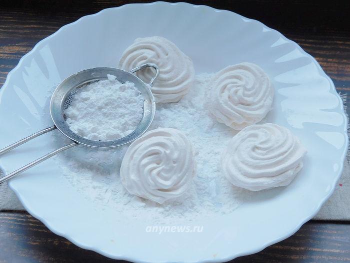 Зефир на пектине - посыпаем сахарной пудрой