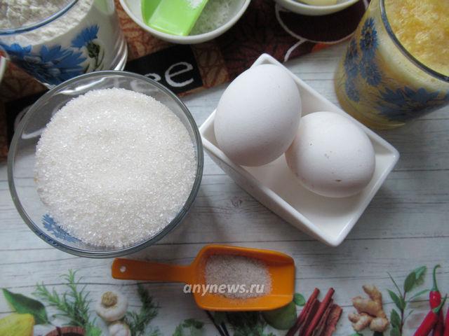 Апельсиновый кекс - взбиваем яйца и сахар