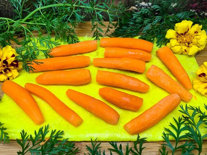 Подсушиваем морковку на полотенце
