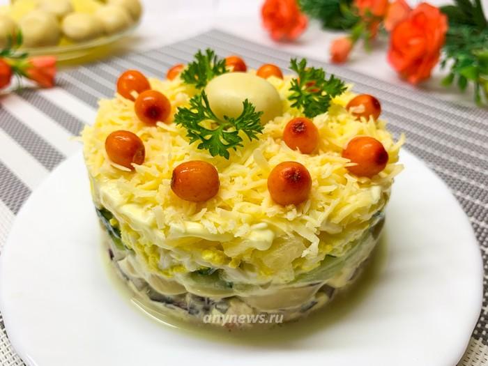 рецепт салата с консервированными шампиньонами и ананасами | Дзен