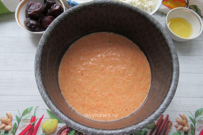 выпекаем коржи для морковного торта порядка 35 минут