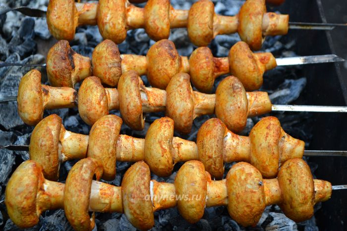 Шашлык из шампиньонов на мангале - пошаговый рецепт (блюда с грибами)