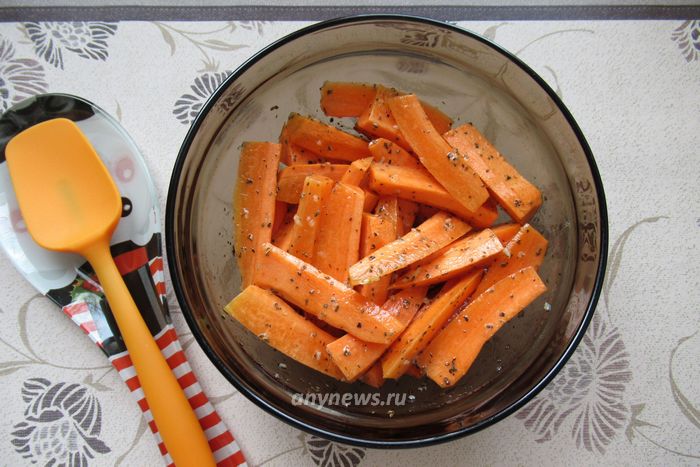 Перемешаем морковь с маринадом