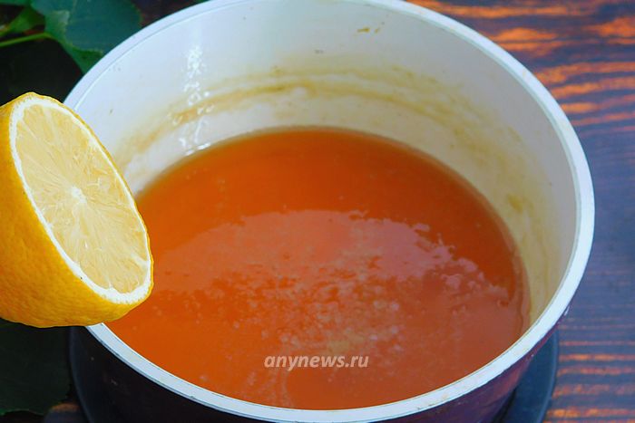 Добавить в мед из липы лимонный сок