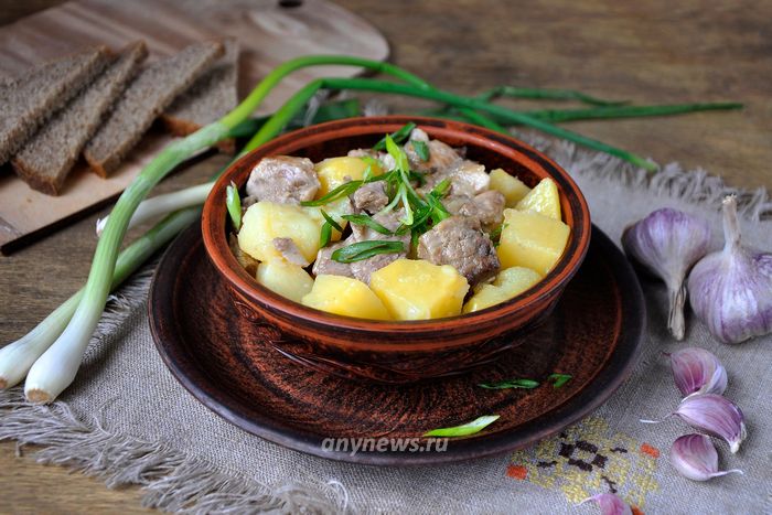 Ингредиенты для тушёной картошки с мясом и грибами