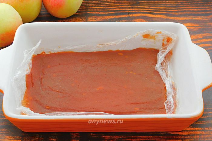 Сушить яблочное пюре в духовке при 120 градусах 2-3 часа