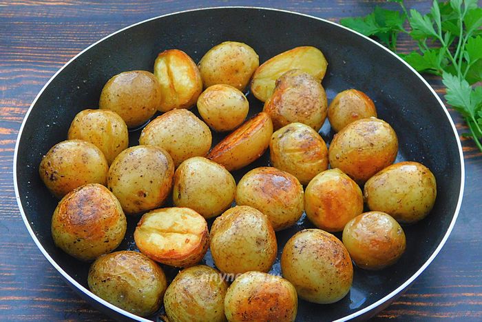 Жарить картошку на сковороде до подрумянивания