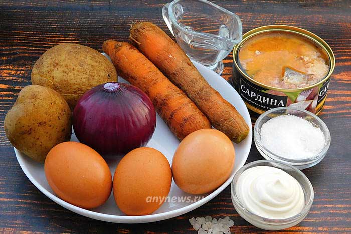 Салат Мимоза с рыбными консервами и картошкой - рецепт