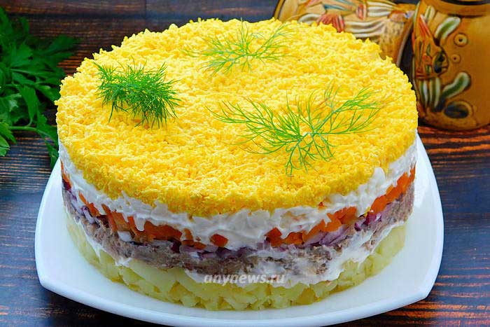 Салат Мимоза с рисом и консервой с сыром