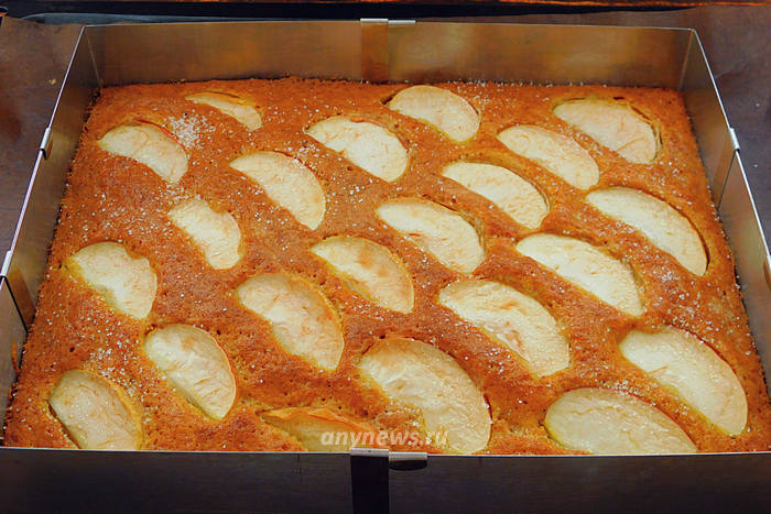 Пирог с тыквой и яблоками выпекать в духовке 25 минут