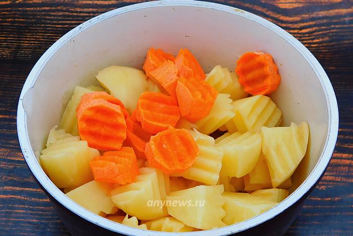 Картошку и морковь отварить в течение 5 минут