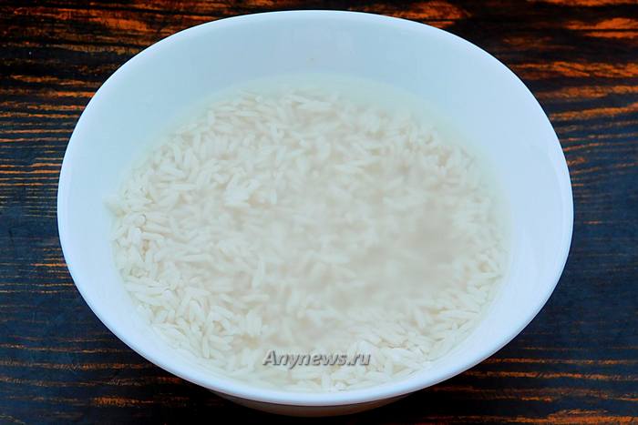 Рис промыть и залить кипятком на 10 минут