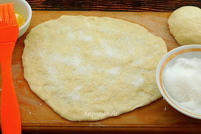 Разделить тесто на колобки по 80 грамм