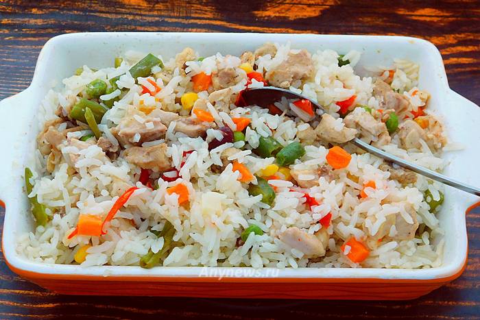 Рис с овощами и курицей в духовке - рецепт