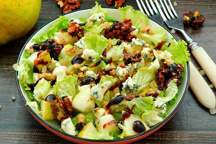 Салат с грушей и сыром - пошаговый рецепт