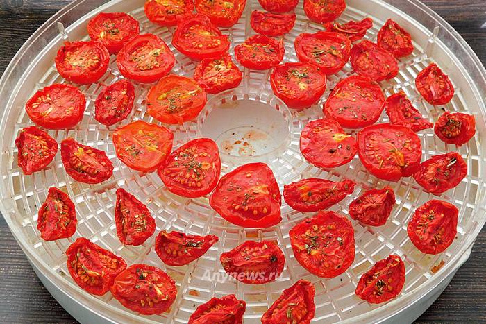 Вялить томаты пока не подсохнут