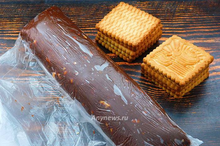 Шоколадная колбаска из печенья и какао - рецепт с фото
