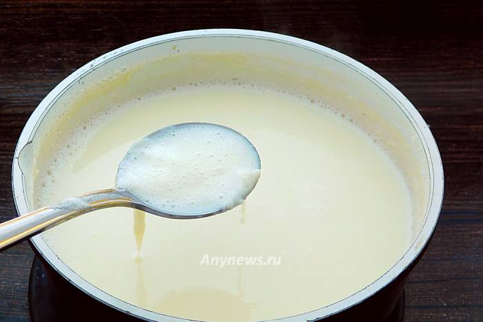 Кипятить молоко с сахаром 30-60 минут