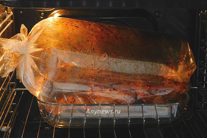 Запекать свиные ребра в рукаве в духовке 40 минут