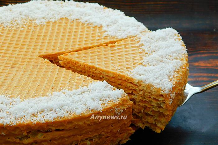 Вафельный торт со сгущенкой из готовых коржей - рецепт