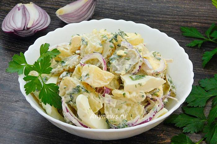 Немецкий картофельный салат с солеными огурцами - рецепт