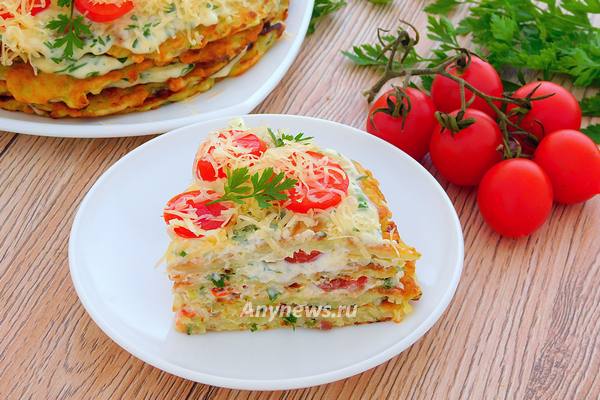 Кабачковый торт с сыром и помидорами