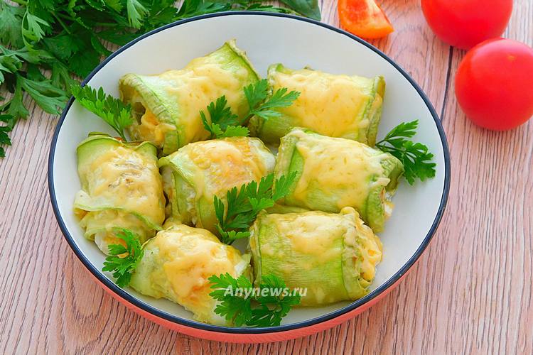 Кабачковые рулетики с курицей в духовке - рецепт